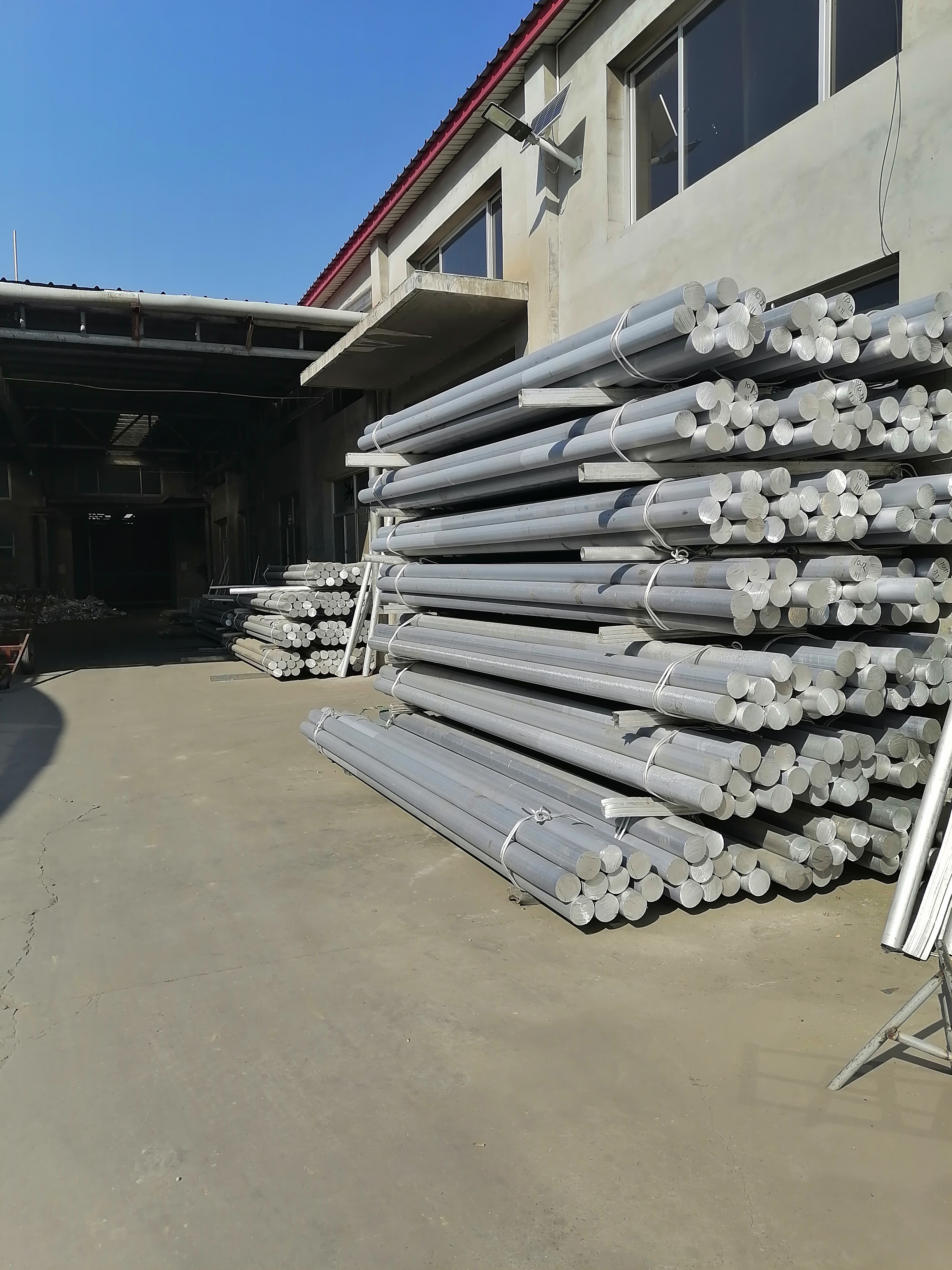 Aluminium alloy profile